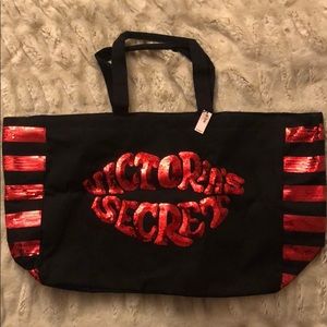 Large Victoria’s Secret zip tote bag - NEW